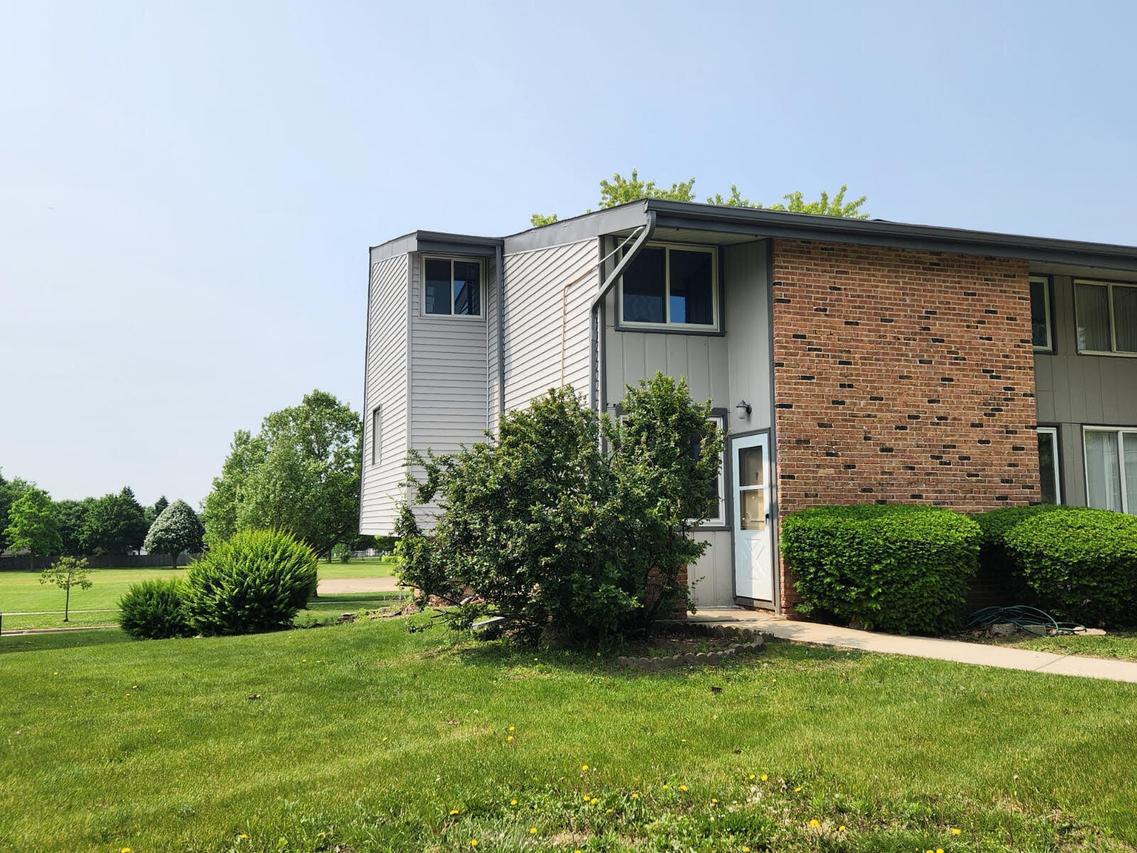 1522 Big Bend Rd. #A, Waukesha, WI 53189
