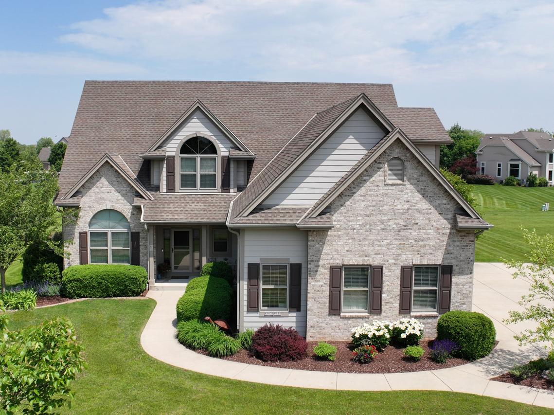 W176N5430 Highridge Dr, Menomonee Falls, WI 53051