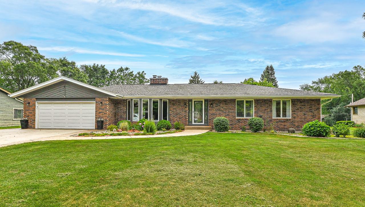 2721 Manor Ave, Mount Pleasant, WI 53406