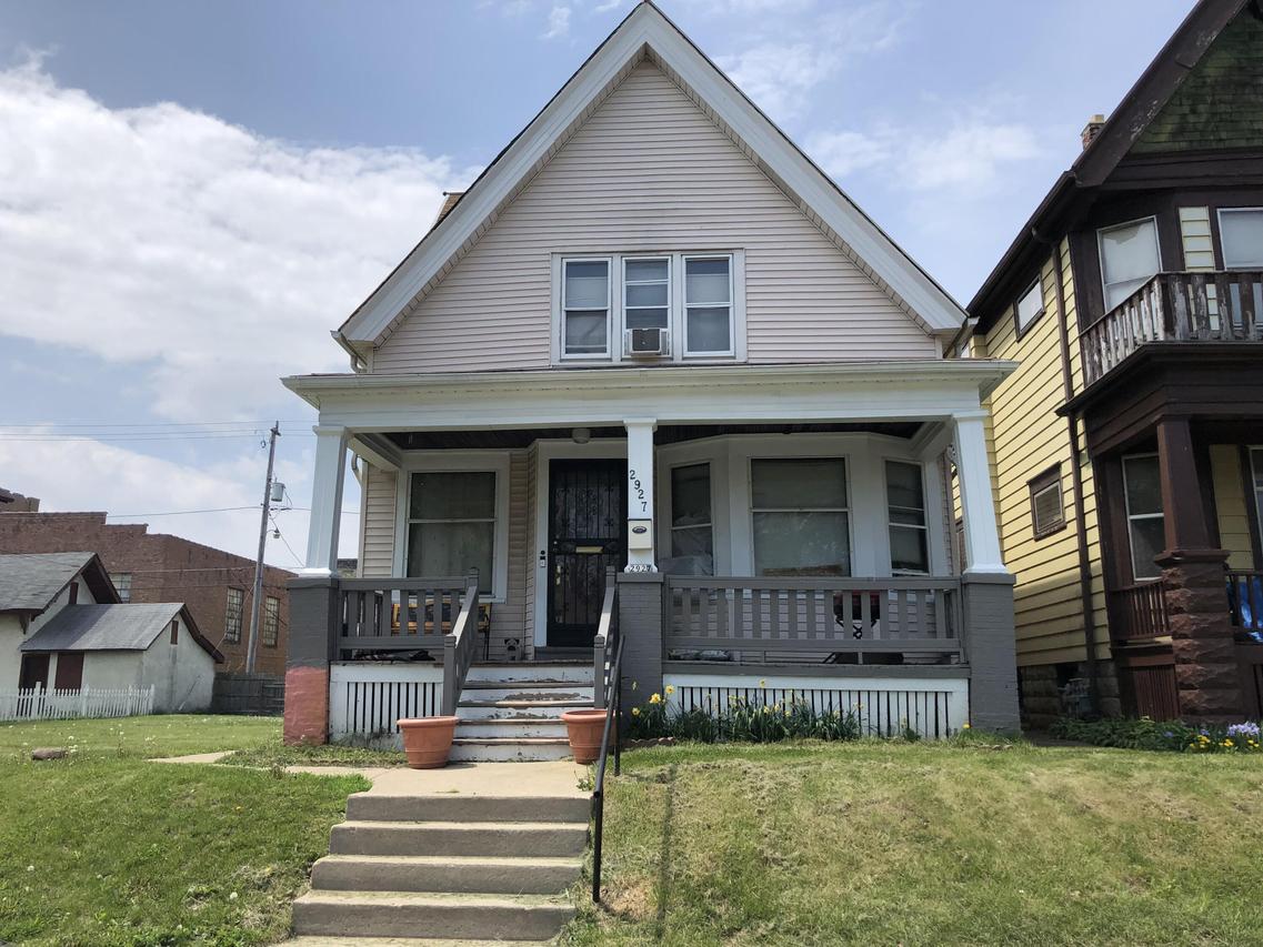 2927 N 17th St, Milwaukee, WI 53206