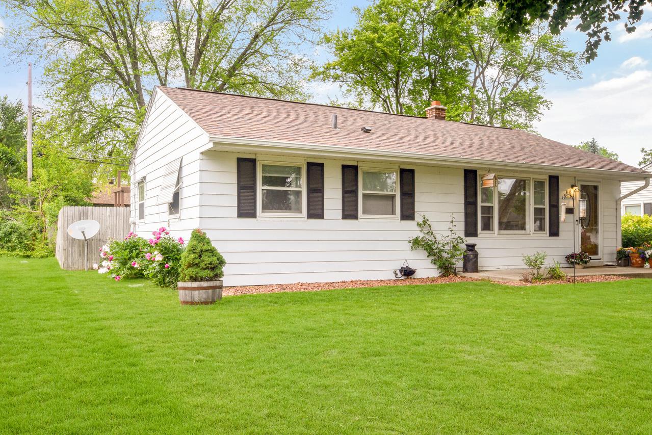N85W17144 Lee Pl, Menomonee Falls, WI 53051