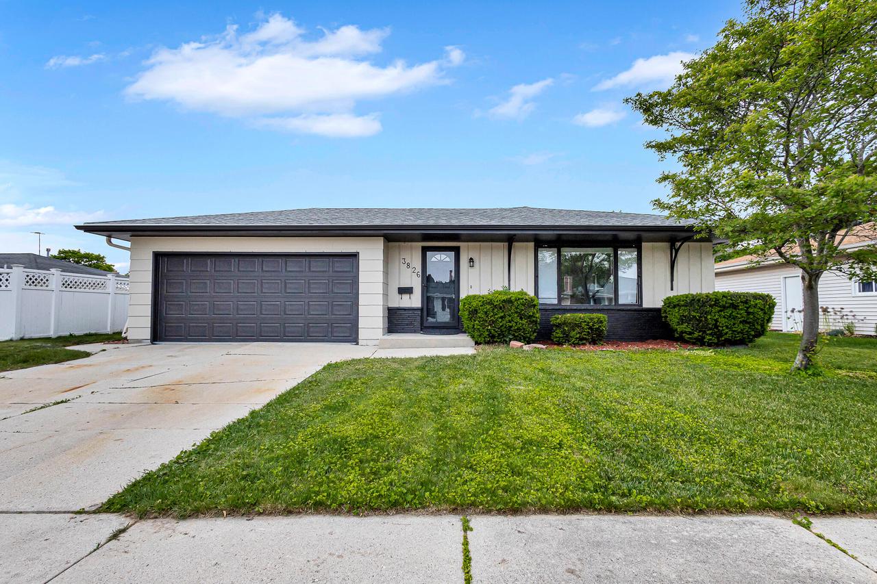 3826 S 15th St, Sheboygan, WI 53081