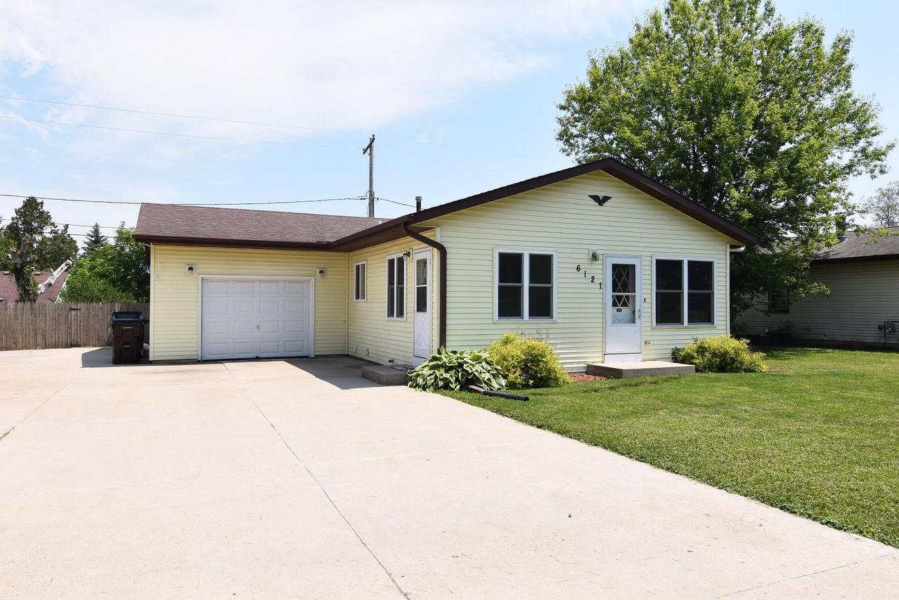 6121 243rd Ct, Paddock Lake, WI 53168