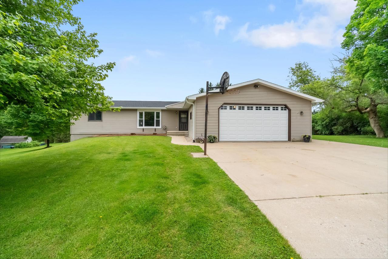 W1031 Kelly Dr, Rubicon, WI 53078