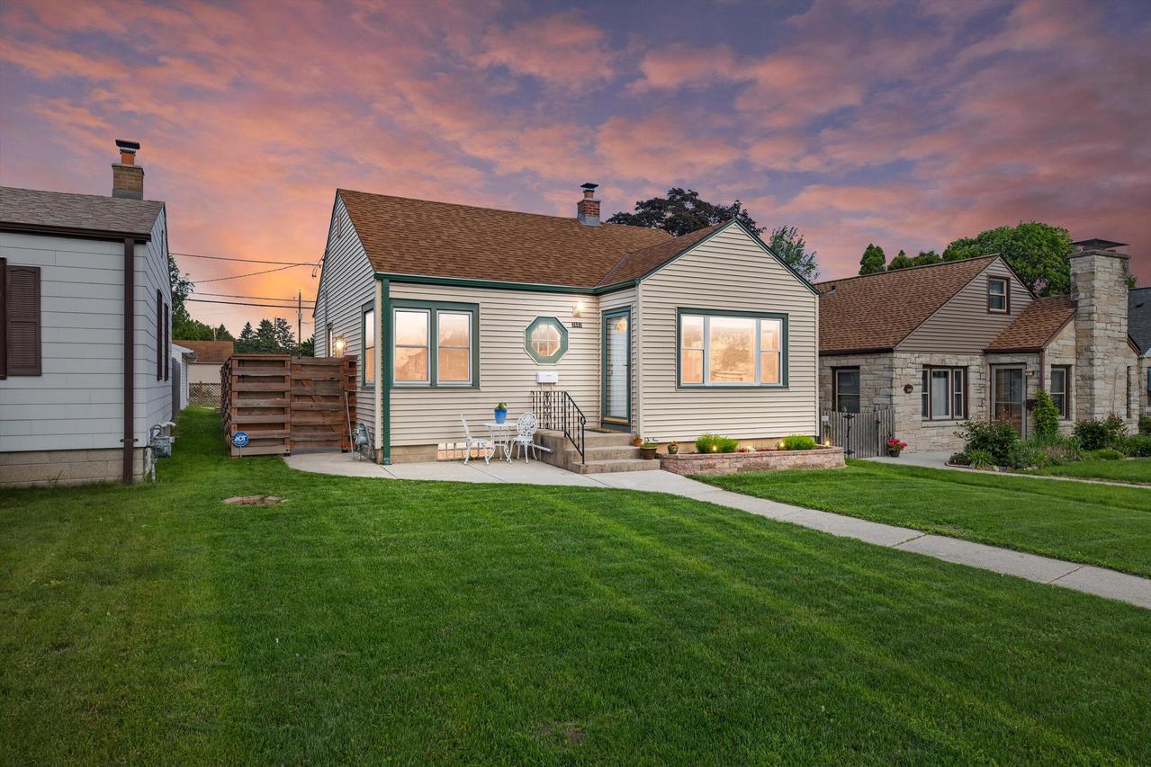 3663 S Whitnall Ave, Milwaukee, WI 53207