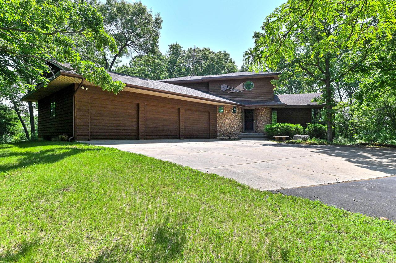 N7225 Krahn Dr, Richmond, WI 53190