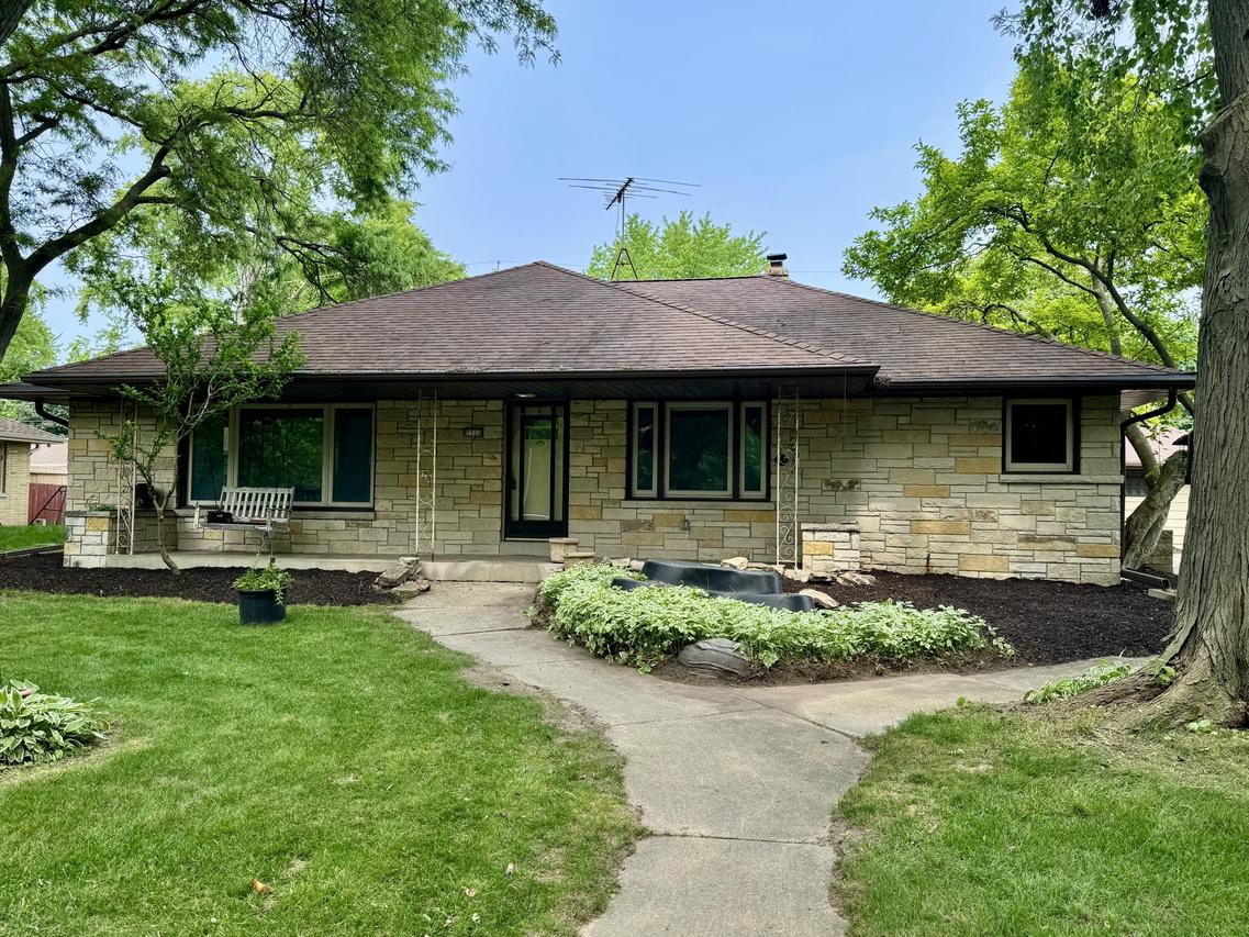 7720 W Honey Creek, West Allis, WI 53219