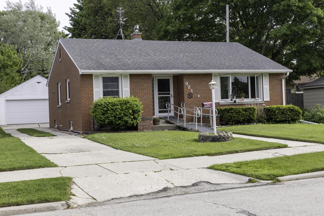 921 North Ave, Sheboygan, WI 53083