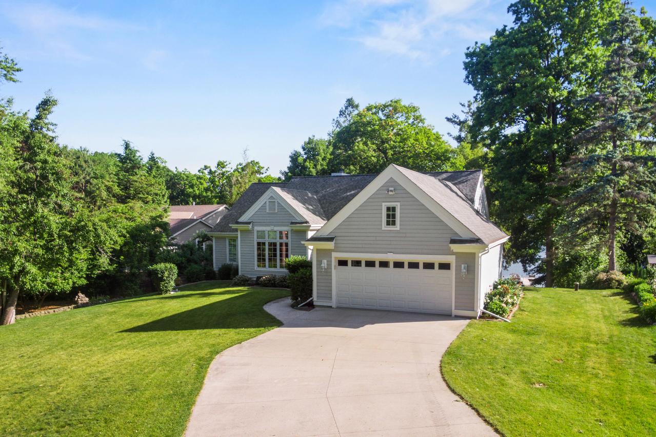 731 Amy Belle Lake, Richfield, WI 53033