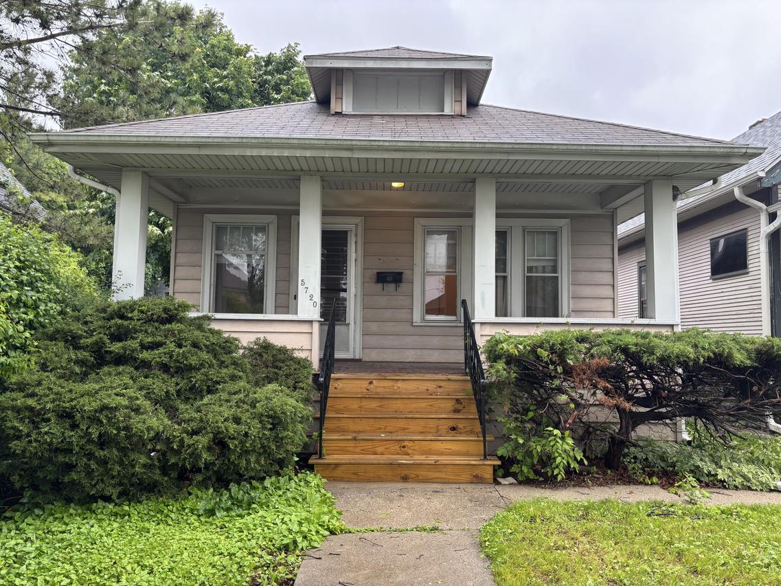 5720 W Rogers St, West Allis, WI 53219
