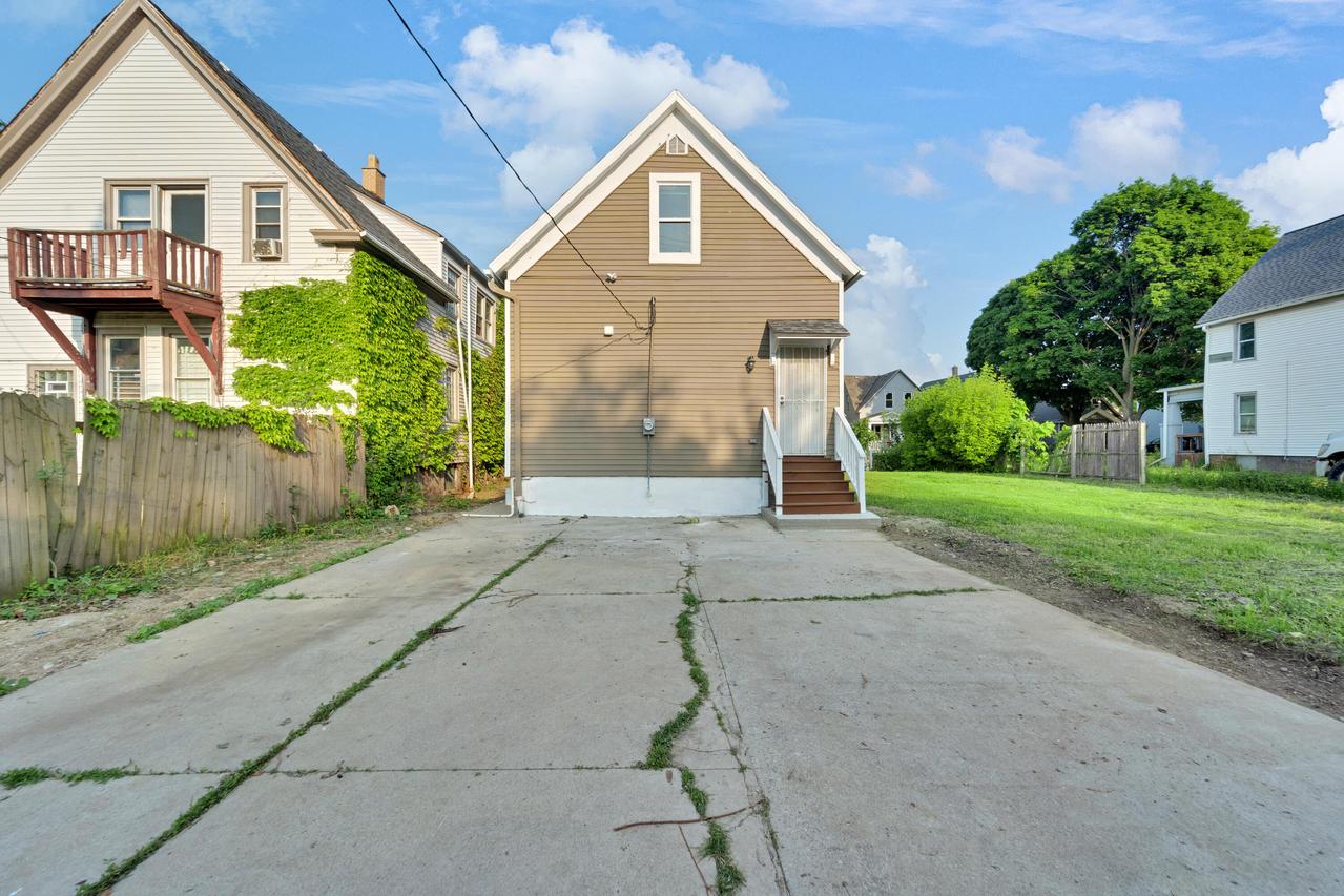 3124 N 29th St, Milwaukee, WI 53216