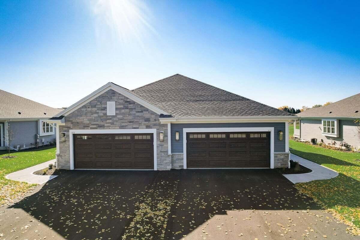 514 Hickory Hollow #0401, Waterford, WI 53185