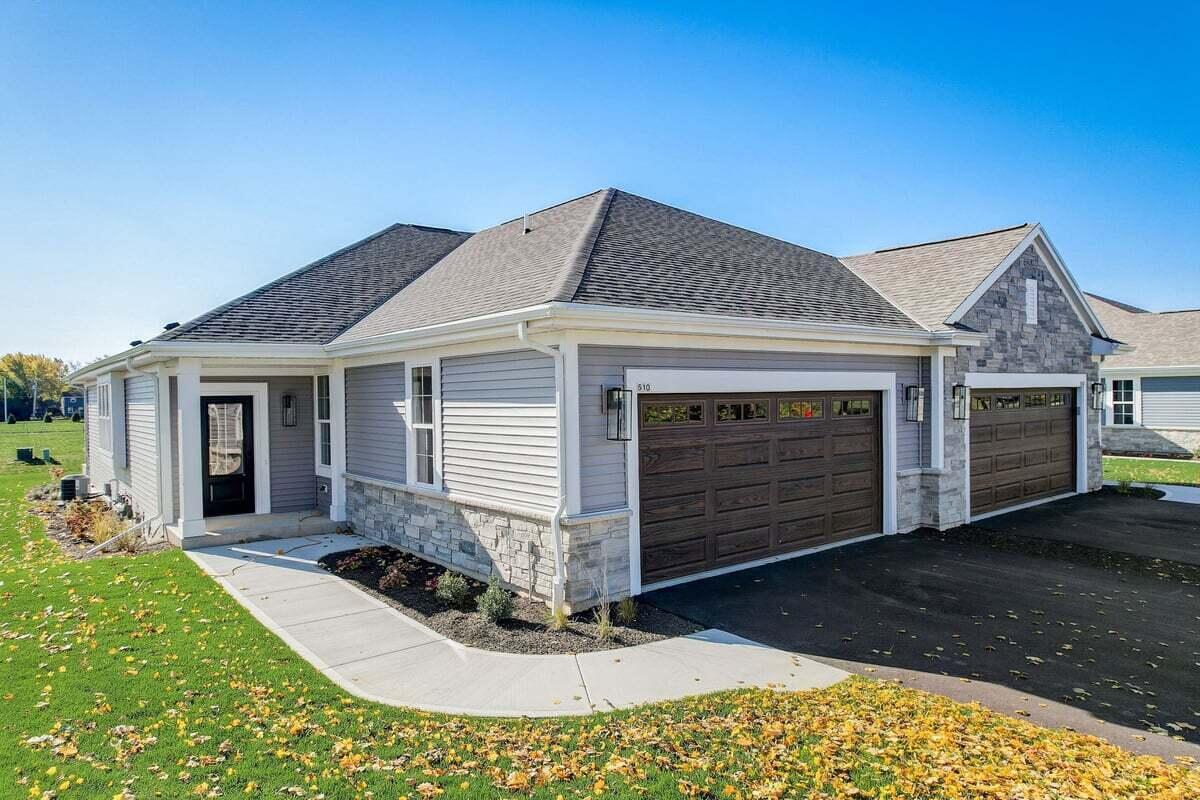 510 Hickory Hollow #0301, Waterford, WI 53185