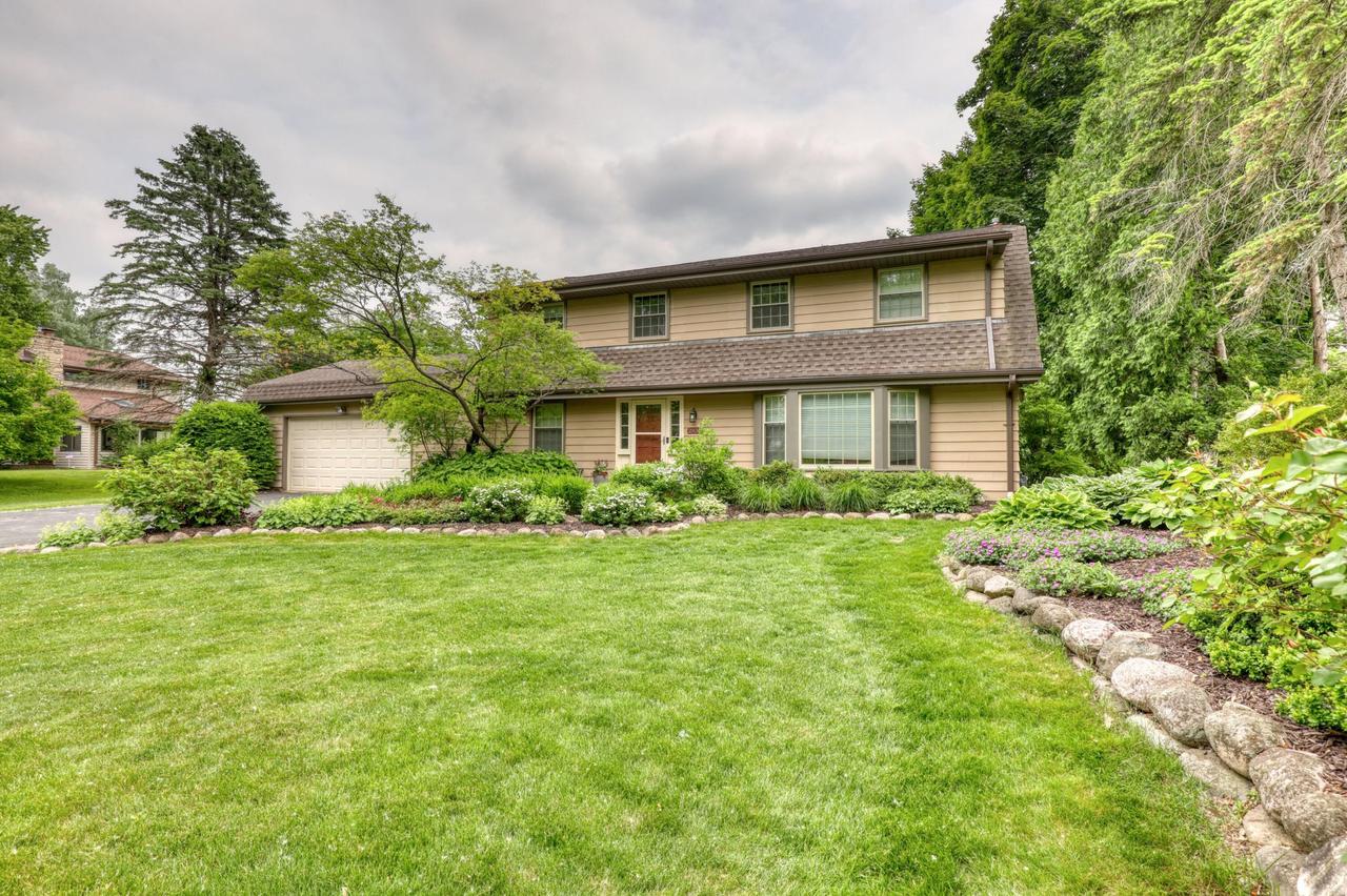 2930 San Juan Trl, Brookfield, WI 53005