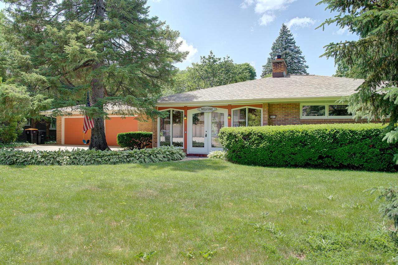 3415 N 105th St, Wauwatosa, WI 53222