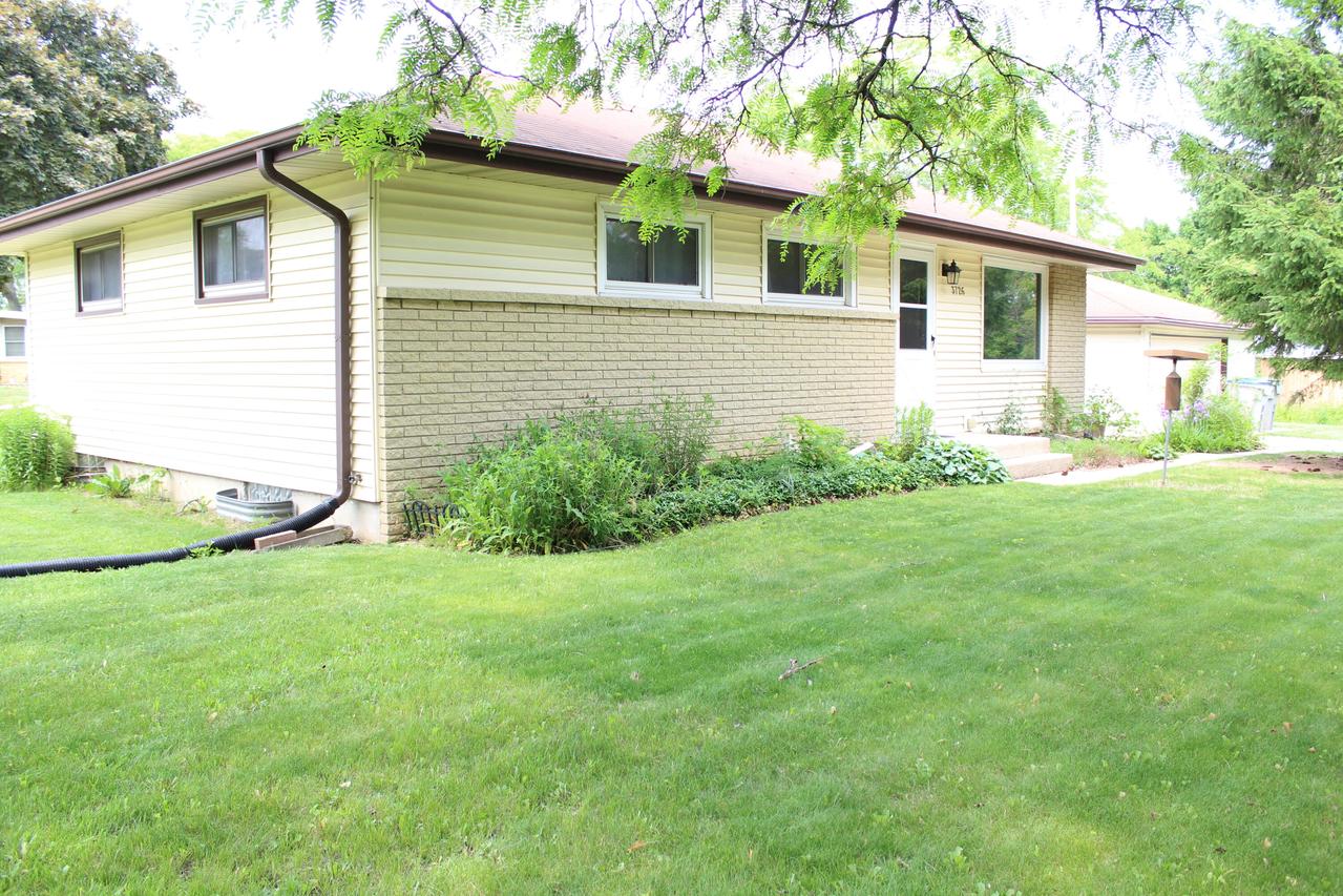 3726 W Birchwood Ave, Milwaukee, WI 53221