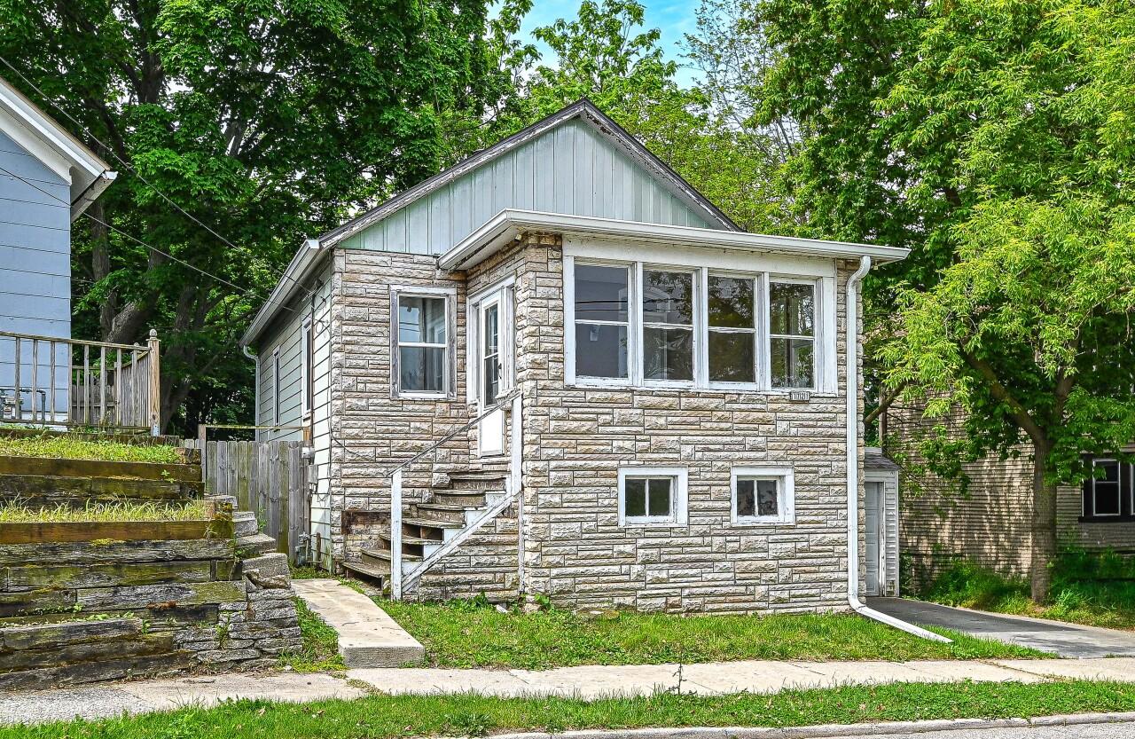 1721 Spring Pl, Racine, WI 53404