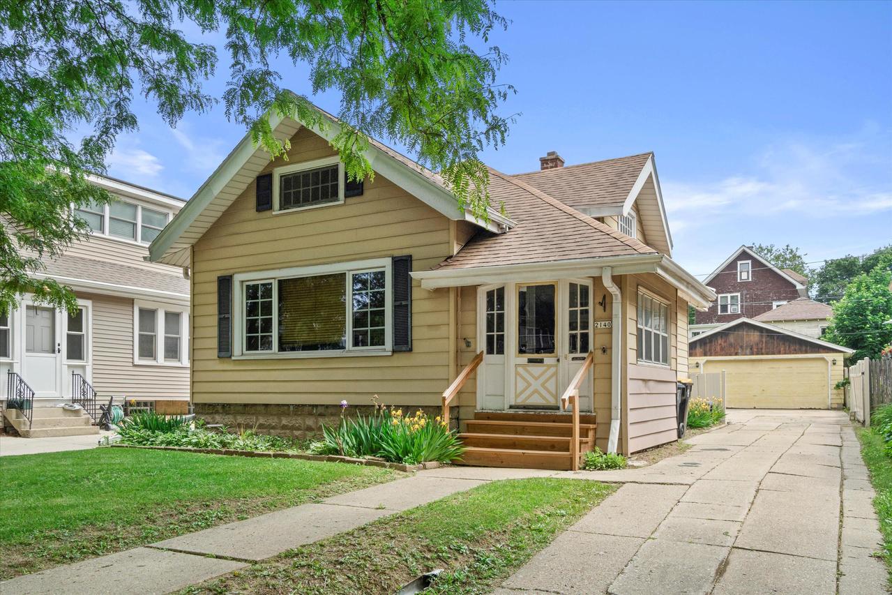 2140 N 64th St, Wauwatosa, WI 53213