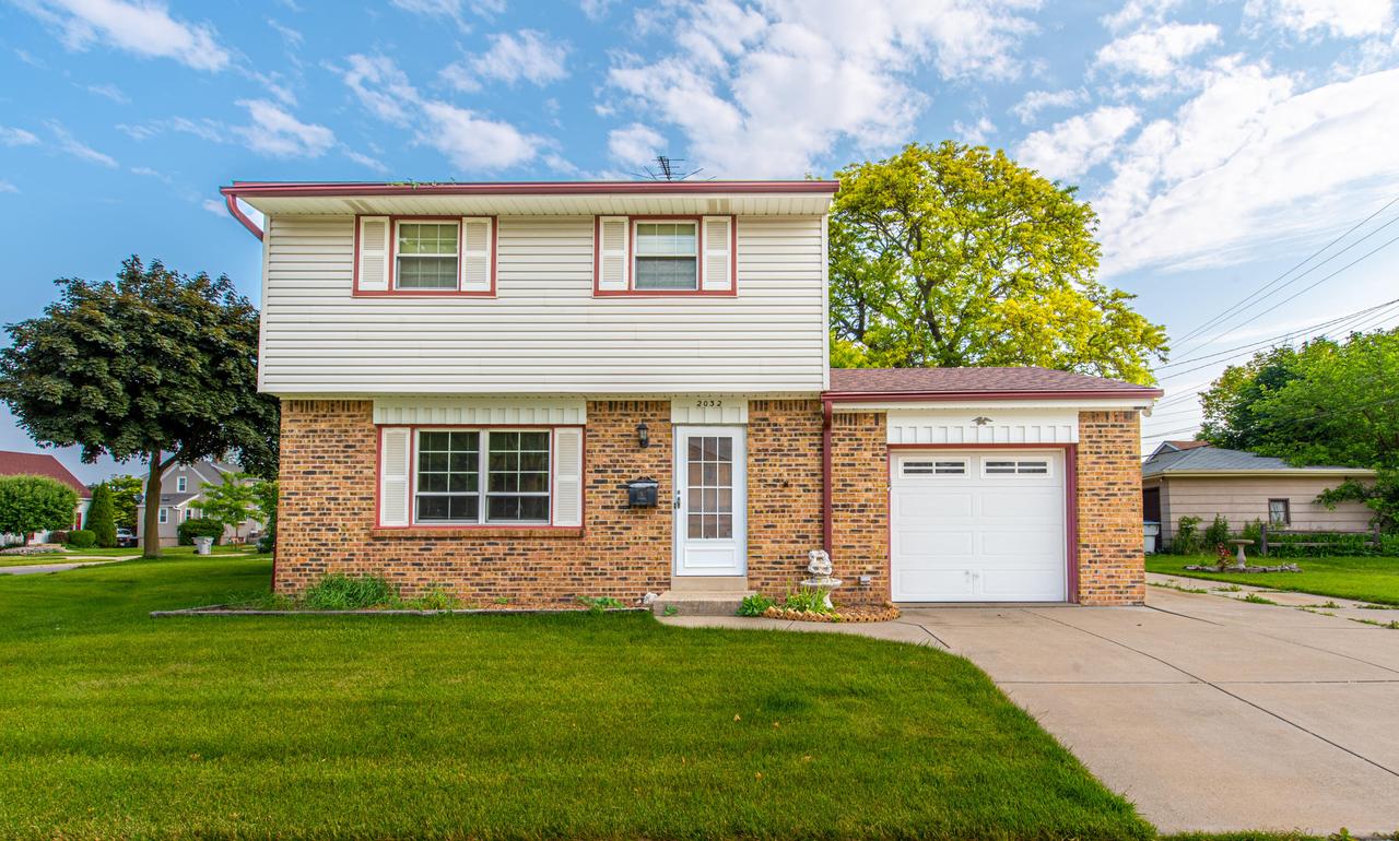 2032 W Barnard Ave, Milwaukee, WI 53221