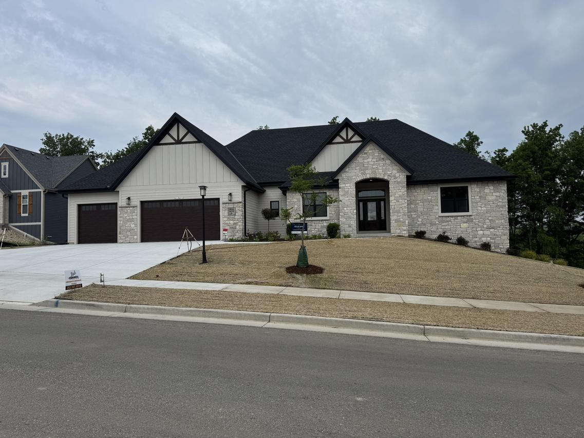 213 W Fairview Dr, Menomonee Falls, WI 53051