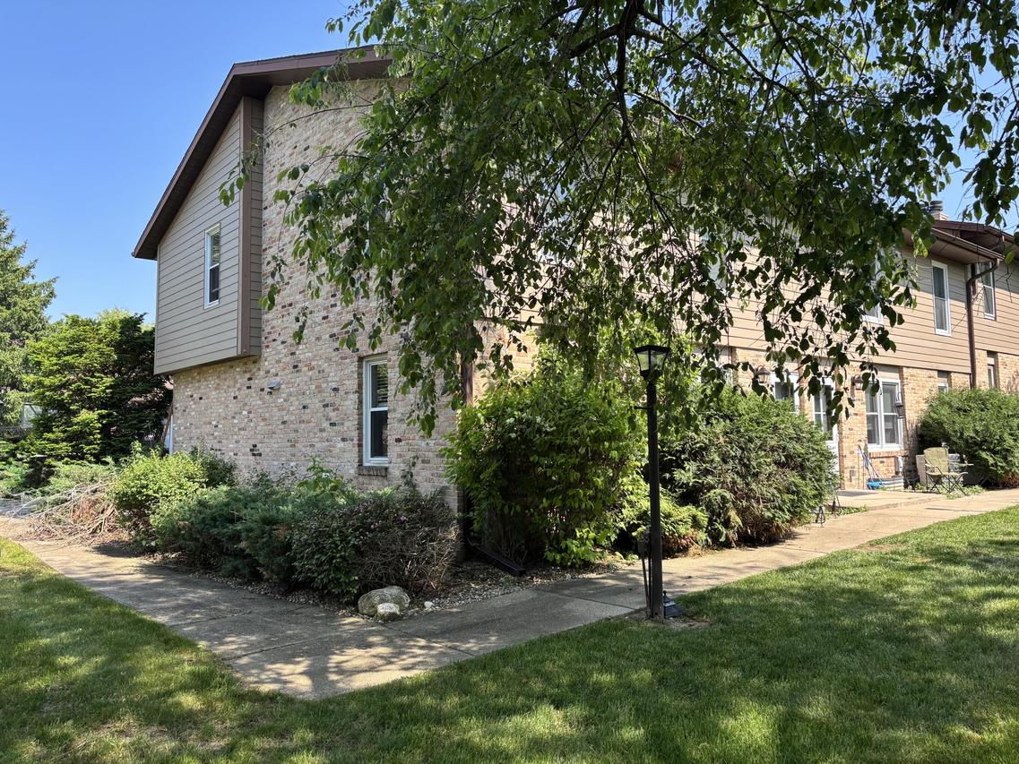 501 Hartridge Dr, Hartland, WI 53029