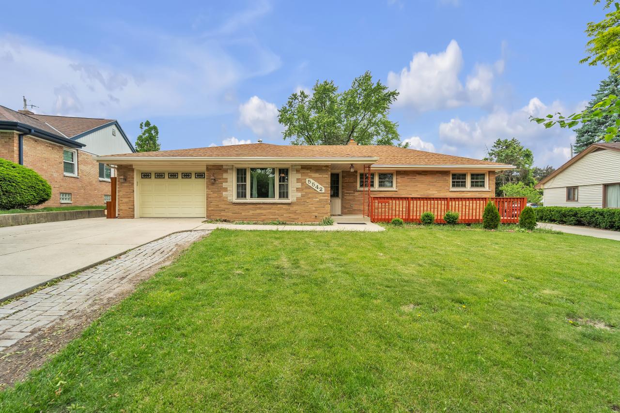 5542 W Jerelyn Pl, Milwaukee, WI 53219