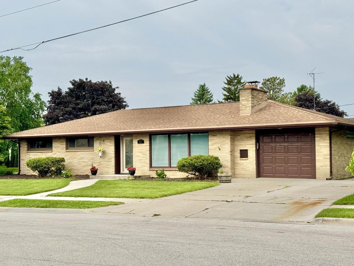 43 Oak St, Sheboygan Falls, WI 53085