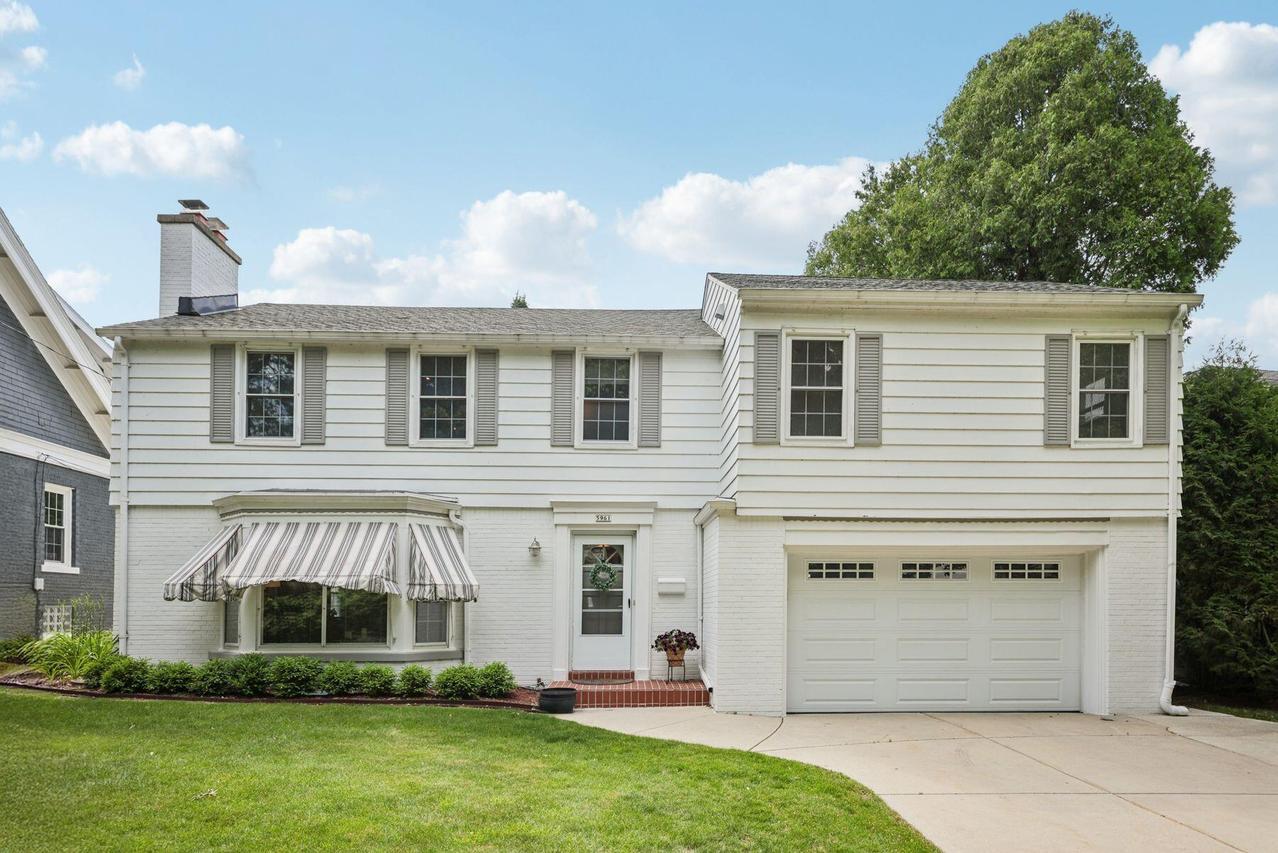 5961 N Lake Dr, Whitefish Bay, WI 53217