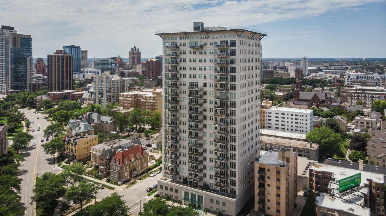 1313 N Franklin Pl #1504, Milwaukee, WI 53202