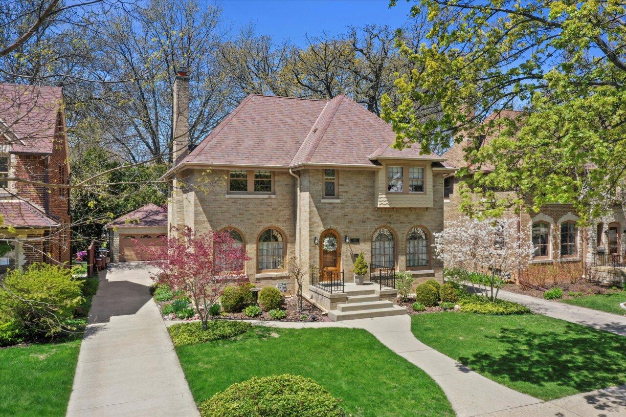 4765 N Woodburn St, Whitefish Bay, WI 53211