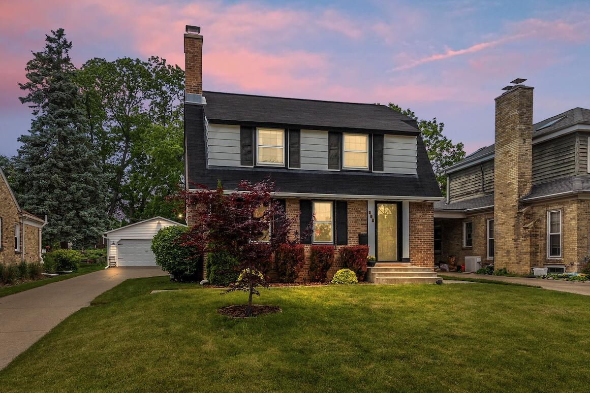 231 Glenview Ave, Wauwatosa, WI 53213