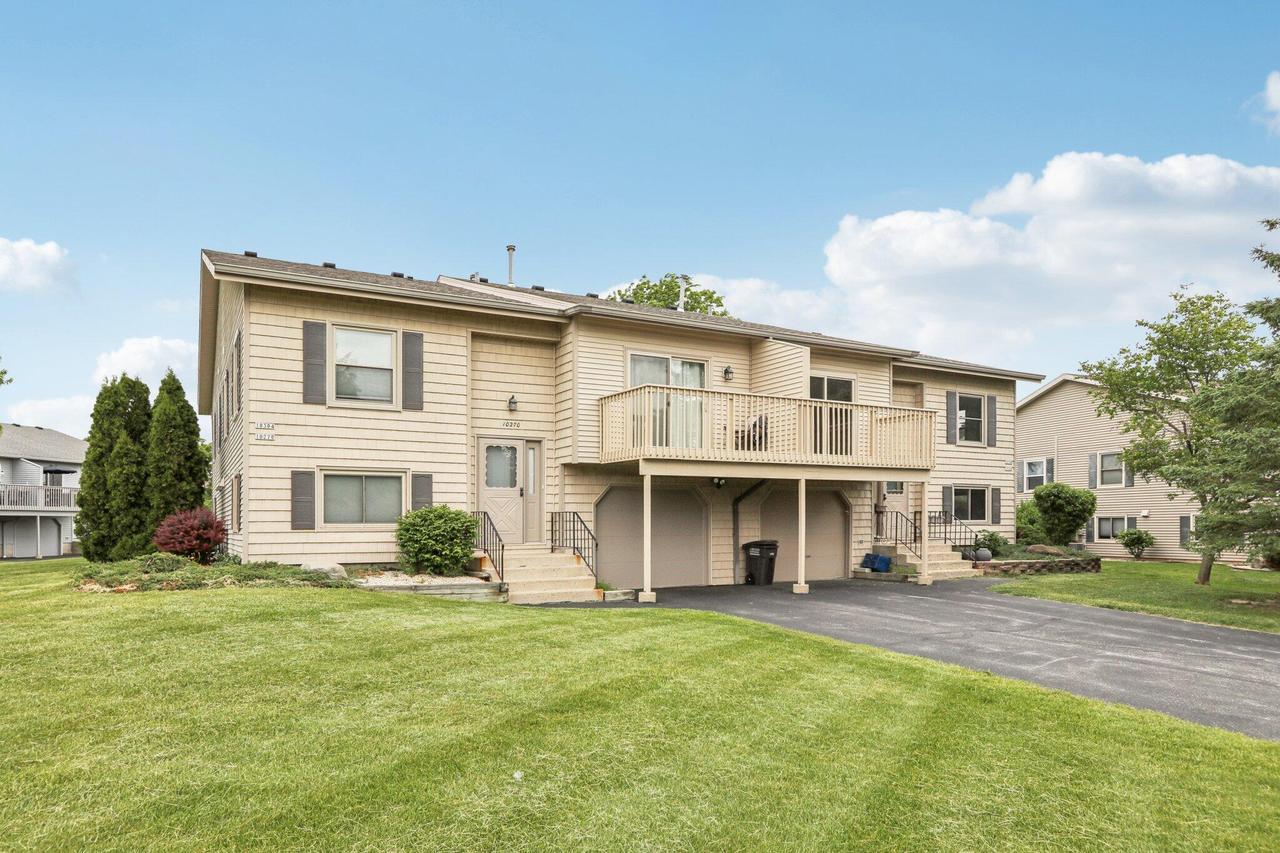 10268 W Parkedge Cir, Franklin, WI 53132