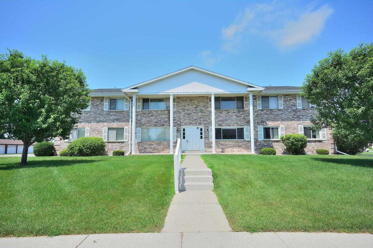 10464 W Whitnall Edge Dr #203, Franklin, WI 53132