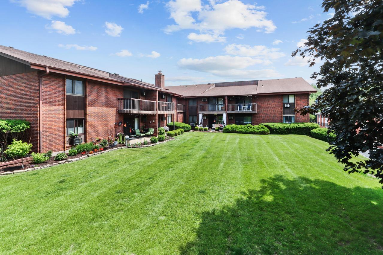 1270 Wisconsin St #209, Lake Geneva, WI 53147