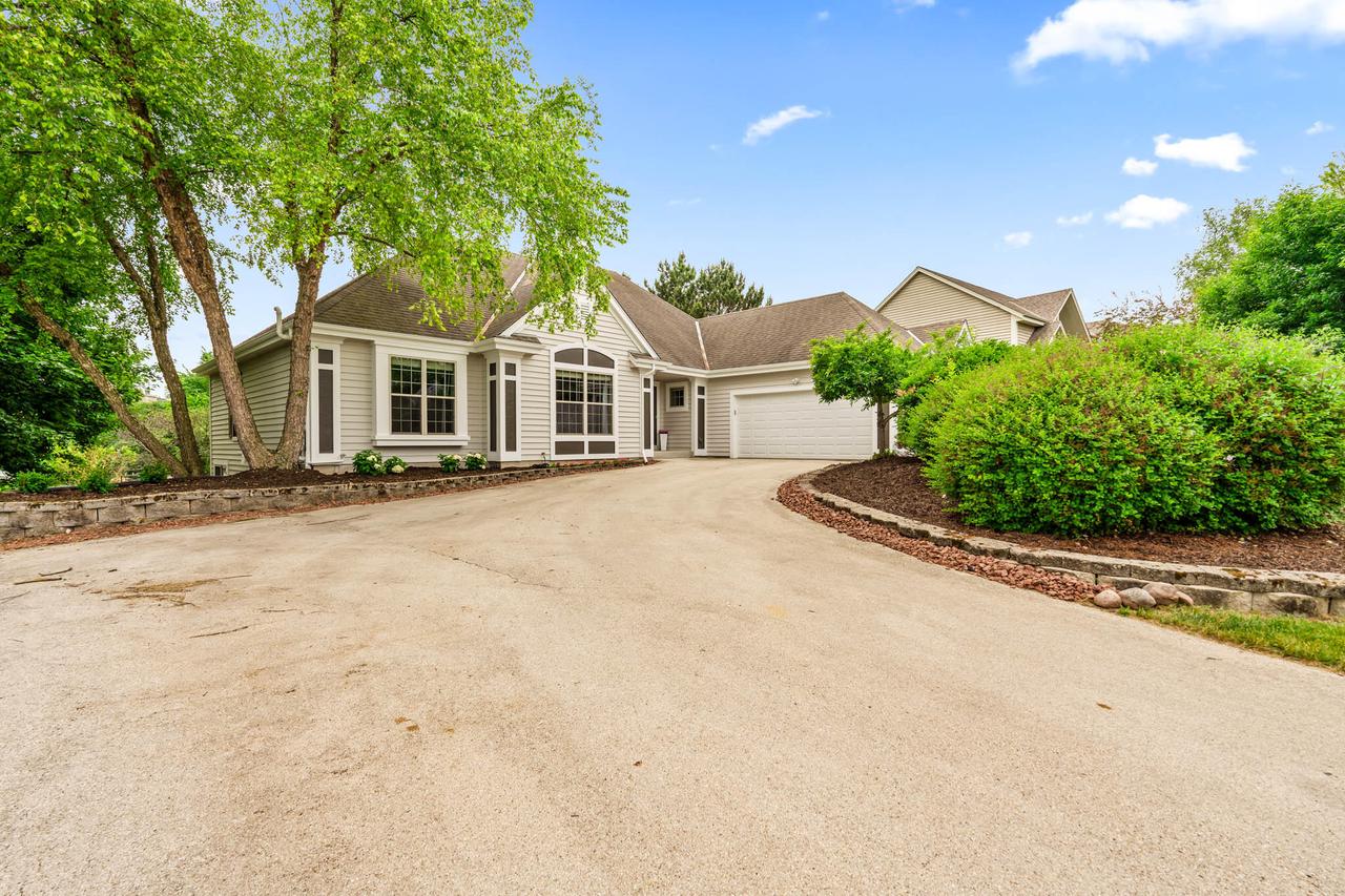 N53W16527 Whitetail Run, Menomonee Falls, WI 53051