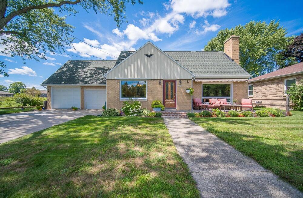 1157 Parkview Dr, Kewaskum, WI 53040