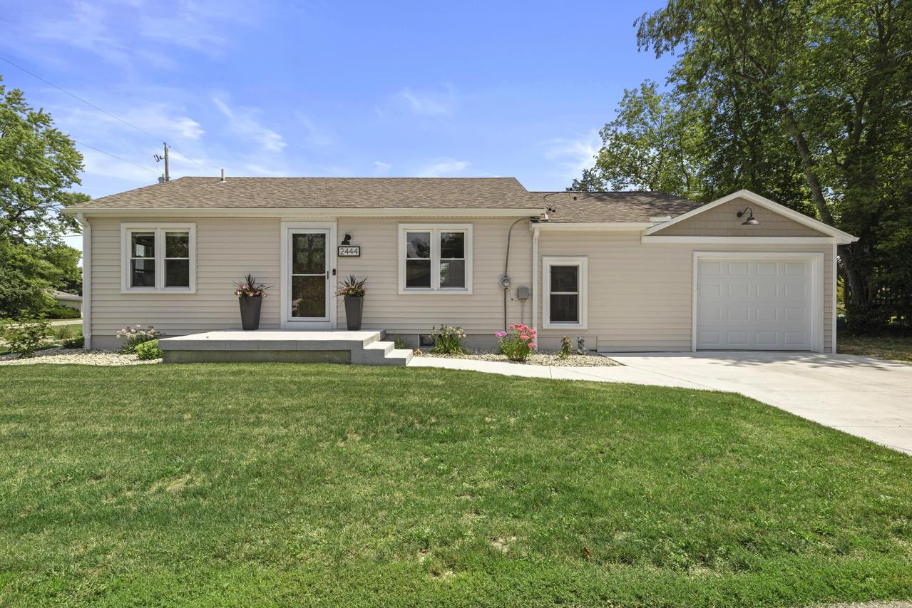N2444 N Howard Dr, Bloomfield, WI 53105