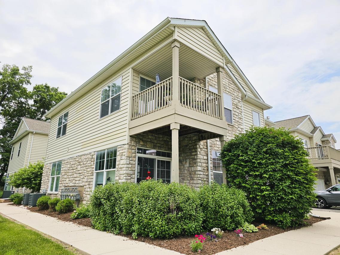 N16W26401 Meadowgrass Cir #B, Pewaukee, WI 53072