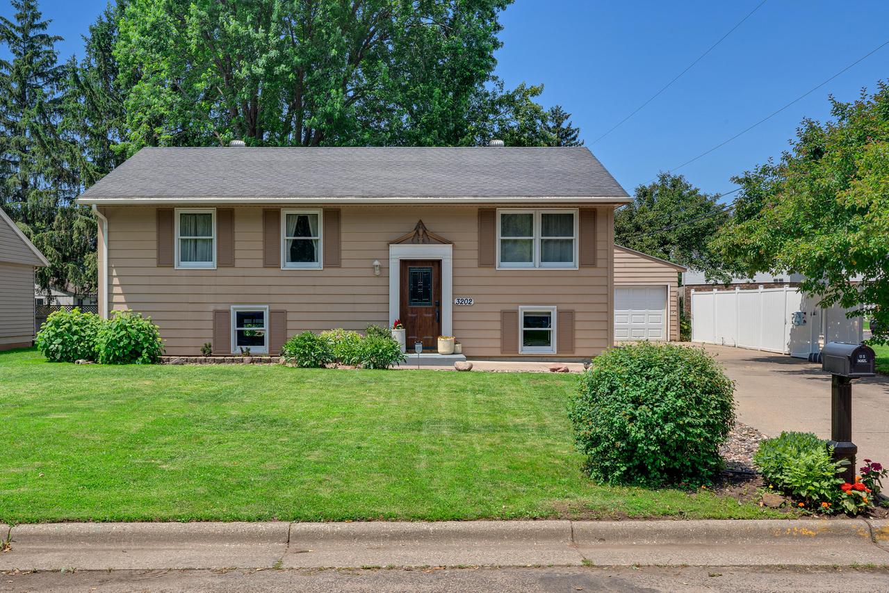 3202 S 34th St, La Crosse, WI 54601