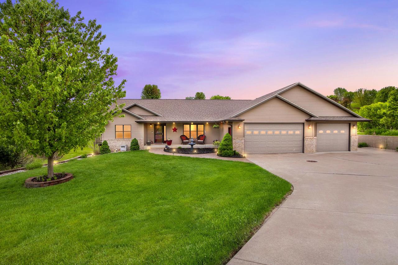 N3236 Holmgren Dr, Barre, WI 54601