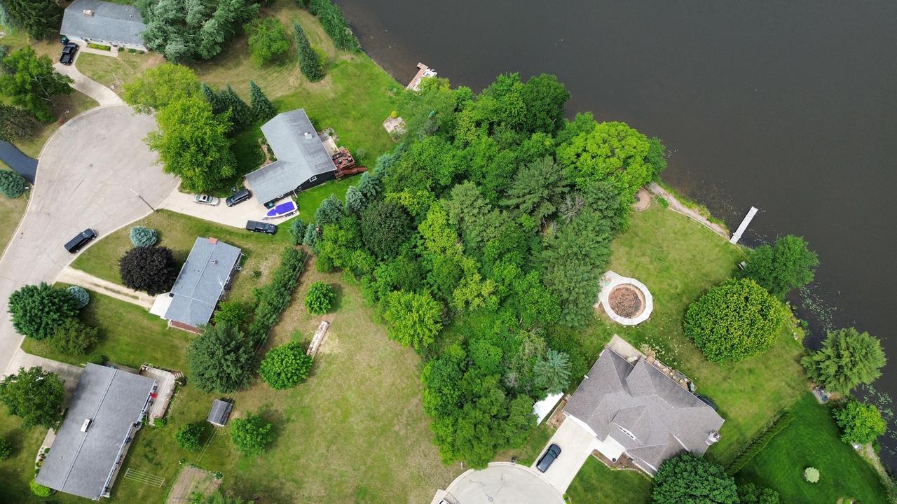 78 Shore Dr, Clintonville, WI 54929