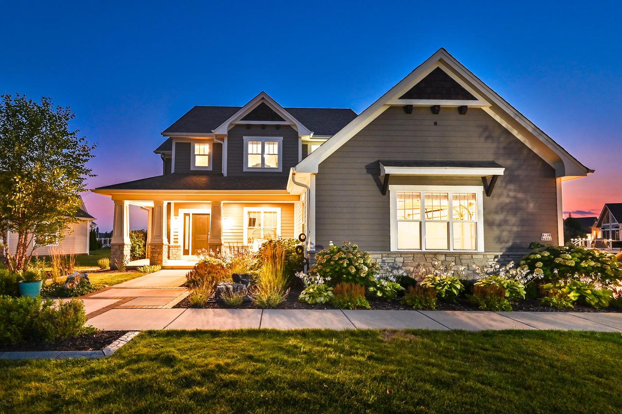 W158N6555 Pawnee Ct, Menomonee Falls, WI 53051