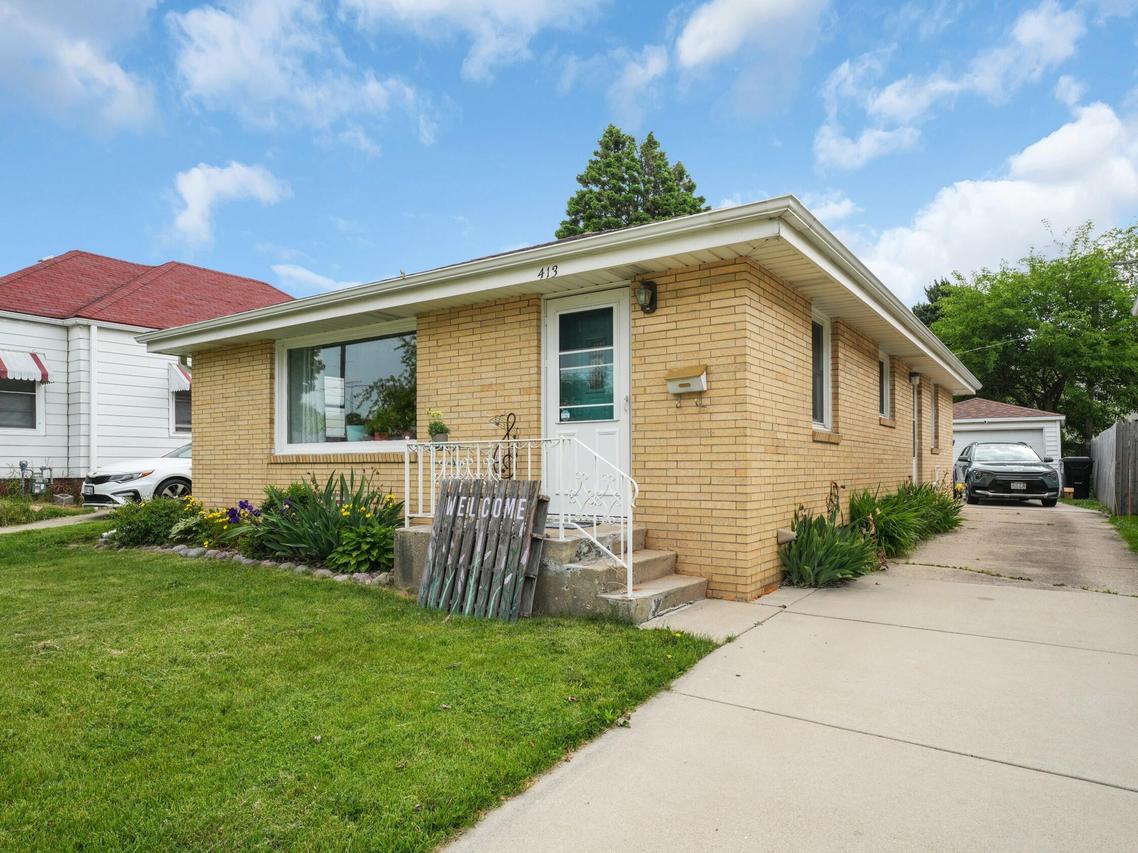 413 Chicago St, Racine, WI 53405