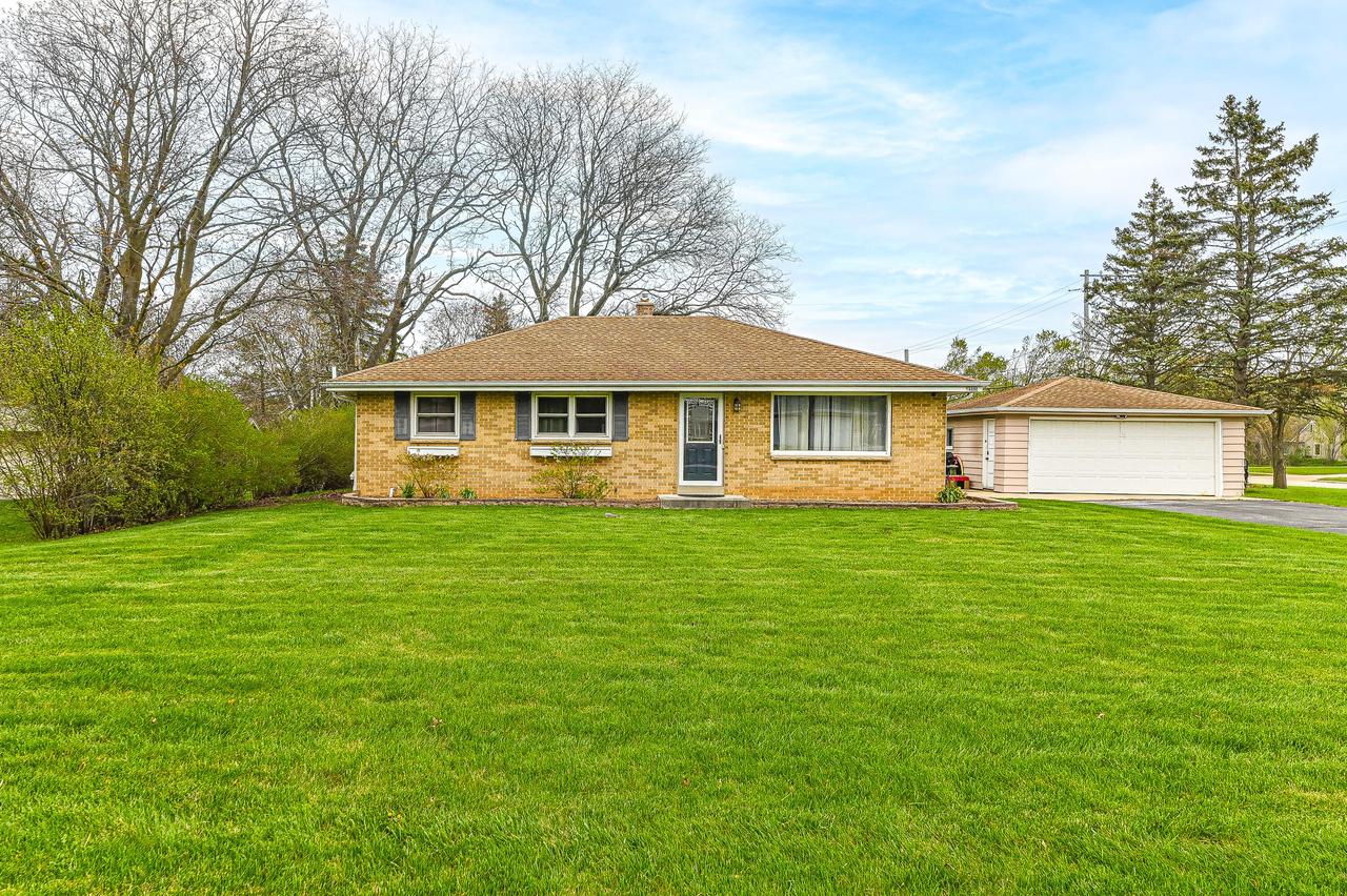 4690 S 114th St, Greenfield, WI 53228