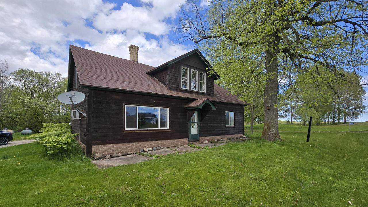 W3026 Garton Rd, Herman, WI 53085