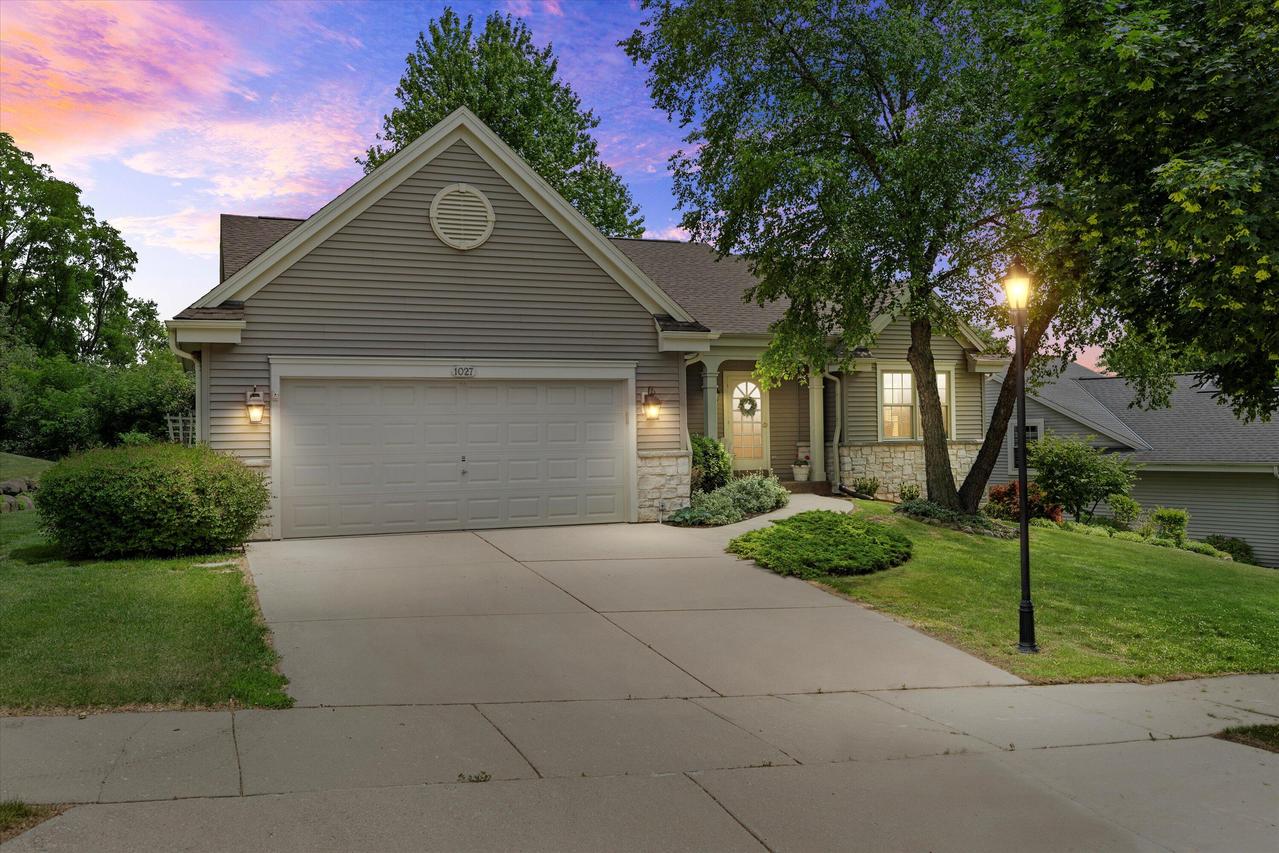 1027 Fieldridge Ct, Waukesha, WI 53188