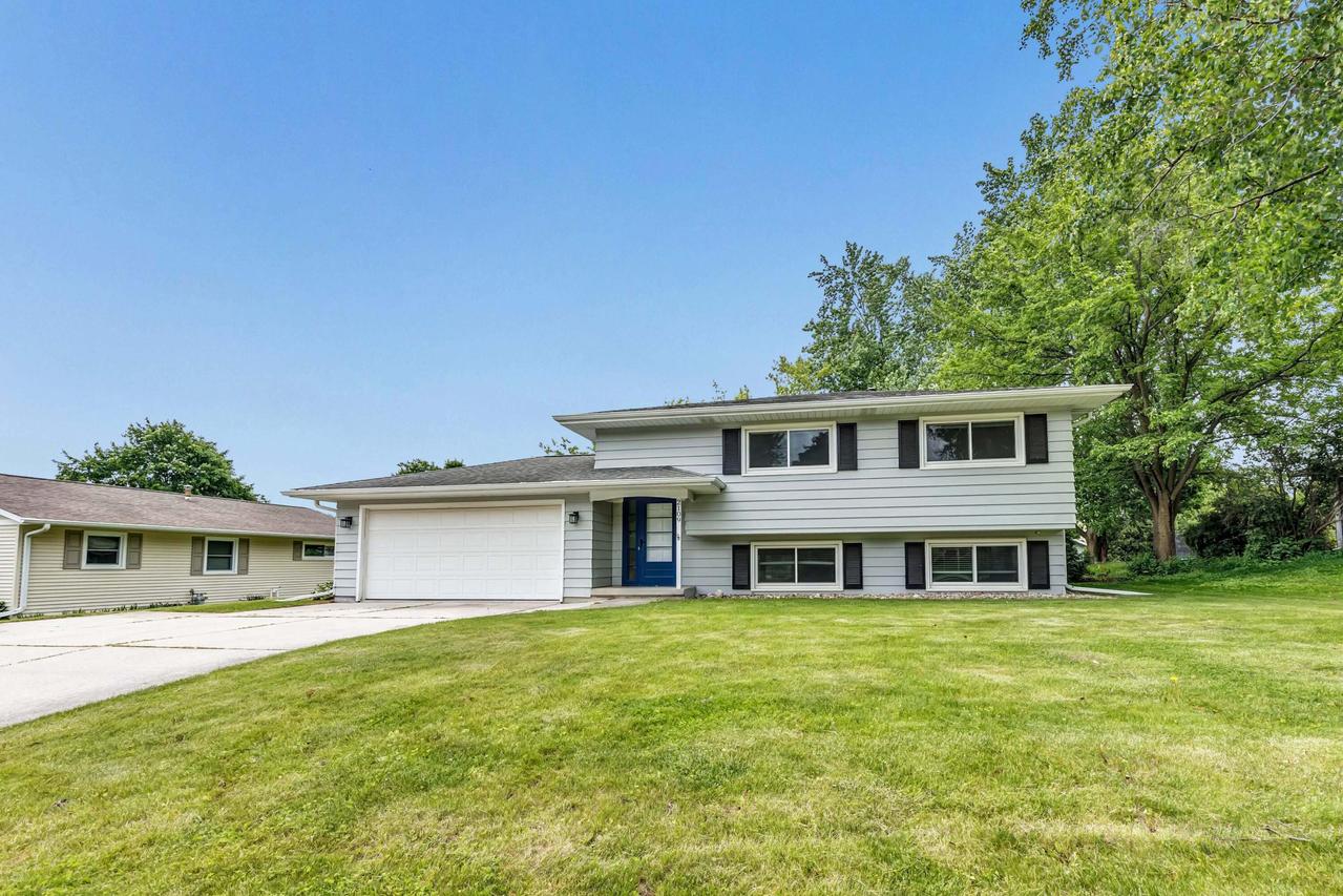 2109 Hickory Ln, New Holstein, WI 53061