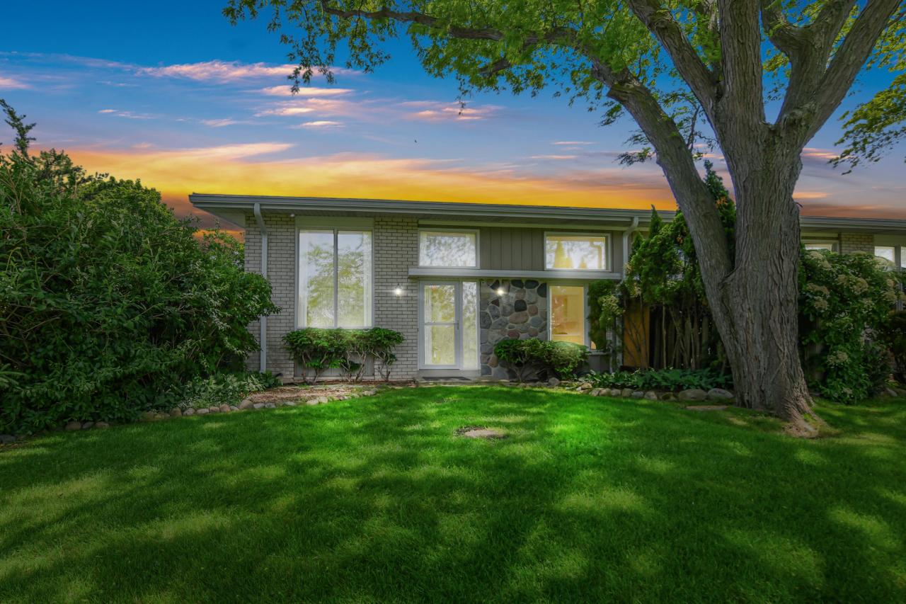 12929 N Colony Dr, Mequon, WI 53097
