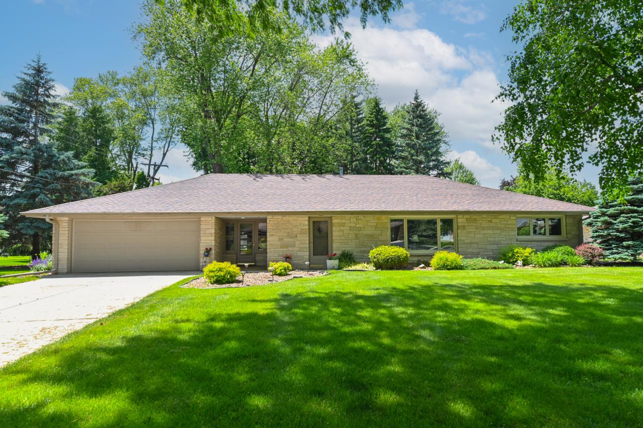 3121 N 105th St, Wauwatosa, WI 53222