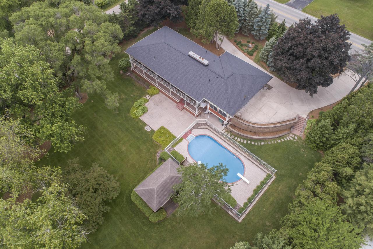 W140N7668 Lilly Rd, Menomonee Falls, WI 53051